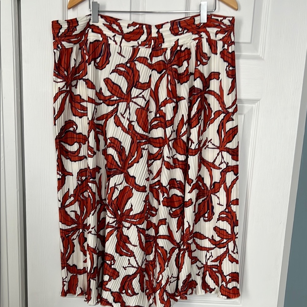 Floral Pleated Women's Skirt - Red and White